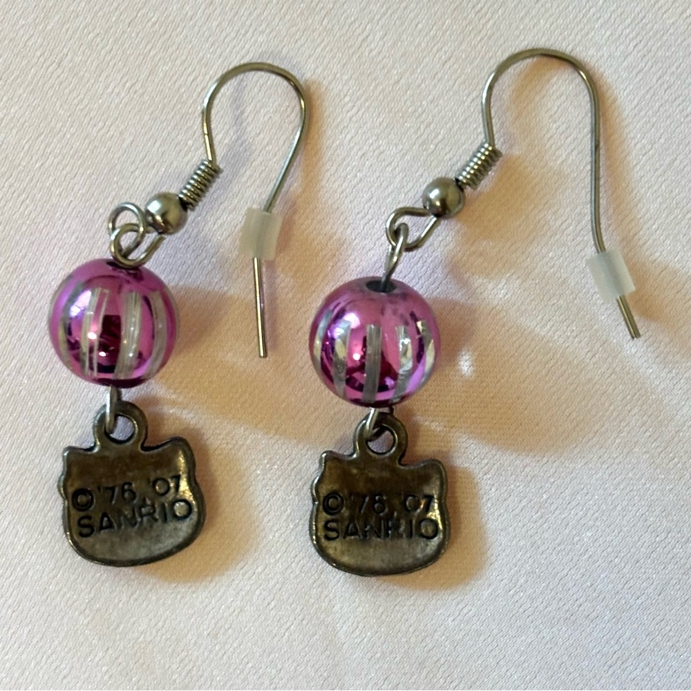 Vintage Y2K 2007 Pink & Silver Tone Sanrio Hello Kitty Ball Drop Earrings - Picture 4 of 4